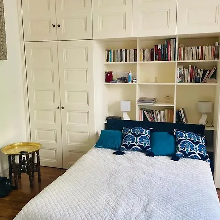 Beautiful 1 Bedroom Next To Roland Parijs
