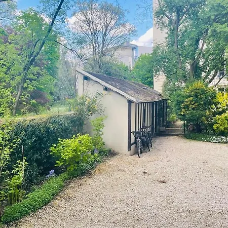 Beautiful 1 Bedroom Next To Roland * Parijs